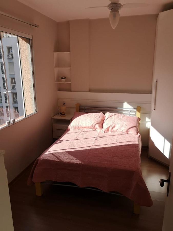 Ensolarado E Espacoso Quarto/Sala No Coracao De Poa ポルト・アレグレ エクステリア 写真