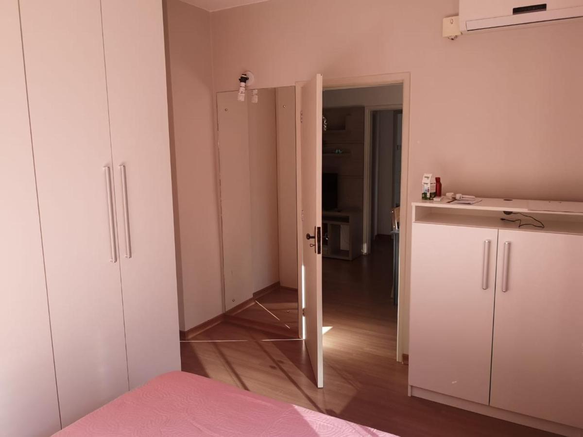 Ensolarado E Espacoso Quarto/Sala No Coracao De Poa ポルト・アレグレ エクステリア 写真