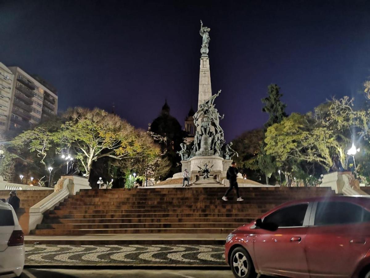 Ensolarado E Espacoso Quarto/Sala No Coracao De Poa ポルト・アレグレ エクステリア 写真